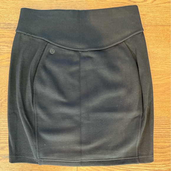 Lululemon Scuba High-Rise Mini Skirt, black, NWT. Women’s XS - Picture 6 of 8